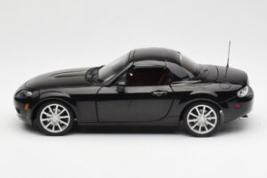 Mazda MX-5 NC Roadster Retractable Hardtop US Spec Noir AUTOart 1:18 75971 Métal Moulé — image 6 sur 10