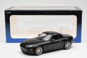 Mazda MX-5 NC Roadster Retractable Hardtop US Spec Noir AUTOart 1:18 75971 Métal Moulé — image 10 sur 10