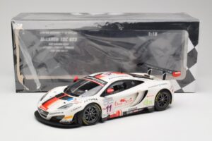 McLaren 12C GT3 #11 Art Grand Prix C. Leclerc / N. Parisy / A. Soucek Spa 24 Hours 2013 Minichamps 1:18 151131311 Métal Moulé — image 6 sur 6