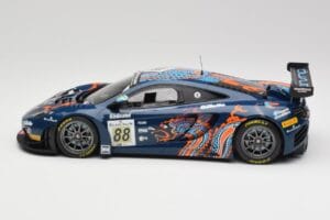 McLaren 12C GT3 #88 Von Ryan Racing A. Barff / T. Goodwin / B. Senna Spa 24 Hours 2013 Minichamps 1:18 151131388 Métal Moulé — image 3 sur 6