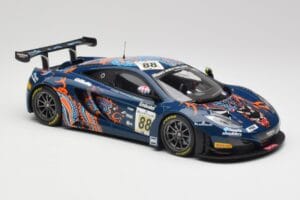 McLaren 12C GT3 #88 Von Ryan Racing A. Barff / T. Goodwin / B. Senna Spa 24 Hours 2013 Minichamps 1:18 151131388 Métal Moulé — image 4 sur 6