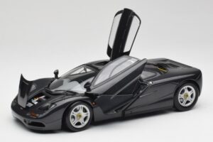 McLaren F1 Carbon Noir Métallique Minichamps 1:18 530133420 Métal Moulé — image 2 sur 8