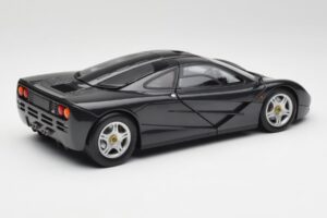 McLaren F1 Carbon Noir Métallique Minichamps 1:18 530133420 Métal Moulé — image 3 sur 8