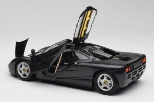 McLaren F1 Carbon Noir Métallique Minichamps 1:18 530133420 Métal Moulé — image 5 sur 8