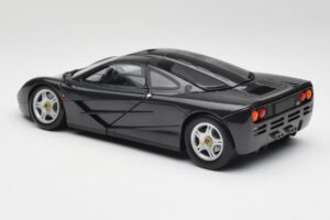 McLaren F1 Carbon Noir Métallique Minichamps 1:18 530133420 Métal Moulé — image 7 sur 8