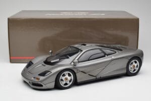 McLaren F1 Dark Silver Minichamps 1:12 530133124 Métal Moulé — image 8 sur 8