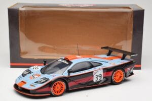 McLaren F1 GTR #39 Gulf R. Bellm / A. Gilbert / M. Sekiya 24 Hours of Le Mans 1997 UT Models 1:18 39725 Métal Moulé — image 8 sur 8
