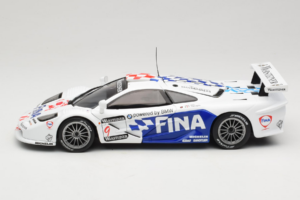 McLaren F1 GTR #9 P. Kox / R. Ravaglia FIA GT Championship 1997 UT Models 1:18 39711 Métal Moulé — image 4 sur 8