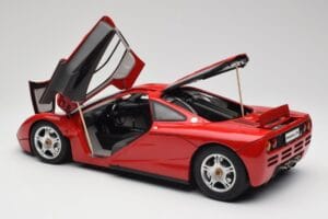 McLaren F1 Rouge Minichamps 1:12 530133125 Métal Moulé — image 6 sur 9