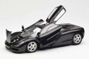 McLaren F1 Road Car Noir AUTOart 1:18 76002 Métal Moulé — image 2 sur 8