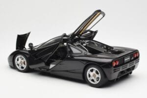 McLaren F1 Road Car Noir AUTOart 1:18 76002 Métal Moulé — image 5 sur 8