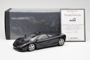 McLaren F1 Road Car Noir AUTOart 1:18 76002 Métal Moulé — image 8 sur 8