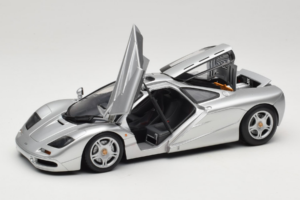McLaren F1 Argent UT Models 1:18 530133180-R1 Métal Moulé — image 2 sur 8