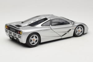McLaren F1 Argent UT Models 1:18 530133180-R1 Métal Moulé — image 3 sur 8