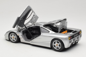 McLaren F1 Argent UT Models 1:18 530133180-R1 Métal Moulé — image 5 sur 8