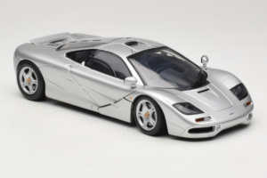 McLaren F1 Argent UT Models 1:18 530133180-R1 Métal Moulé — image 6 sur 8
