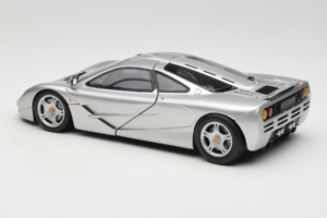 McLaren F1 Argent UT Models 1:18 530133180-R1 Métal Moulé — image 7 sur 8