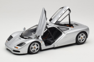 McLaren F1 Argent UT Models 1:18 530133180 Métal Moulé — image 2 sur 8