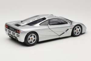 McLaren F1 Argent UT Models 1:18 530133180 Métal Moulé — image 3 sur 8