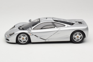 McLaren F1 Argent UT Models 1:18 530133180 Métal Moulé — image 4 sur 8