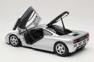 McLaren F1 Argent UT Models 1:18 530133180 Métal Moulé — image 5 sur 8