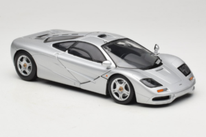 McLaren F1 Argent UT Models 1:18 530133180 Métal Moulé — image 6 sur 8