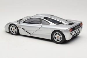 McLaren F1 Argent UT Models 1:18 530133180 Métal Moulé — image 7 sur 8