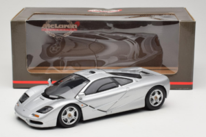 McLaren F1 Argent UT Models 1:18 530133180 Métal Moulé — image 8 sur 8