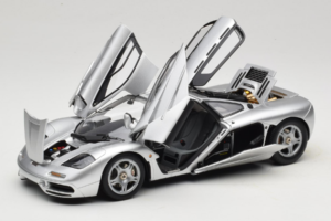 McLaren F1 Argent LCD 1:18 LCD18014-SI Métal Moulé — image 2 sur 8