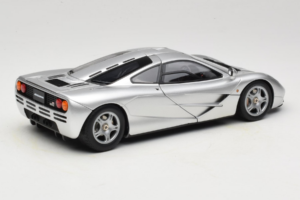 McLaren F1 Argent LCD 1:18 LCD18014-SI Métal Moulé — image 3 sur 8