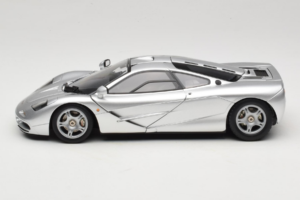 McLaren F1 Argent LCD 1:18 LCD18014-SI Métal Moulé — image 4 sur 8
