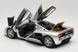 McLaren F1 Argent LCD 1:18 LCD18014-SI Métal Moulé — image 5 sur 8