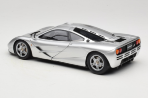 McLaren F1 Argent LCD 1:18 LCD18014-SI Métal Moulé — image 7 sur 8