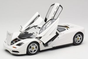 McLaren F1 Blanc Minichamps 1:18 530133424 Métal Moulé — image 2 sur 8