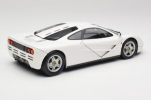 McLaren F1 Blanc Minichamps 1:18 530133424 Métal Moulé — image 3 sur 8