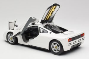 McLaren F1 Blanc Minichamps 1:18 530133424 Métal Moulé — image 5 sur 8