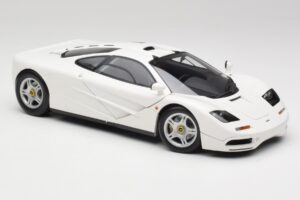 McLaren F1 Blanc Minichamps 1:18 530133424 Métal Moulé — image 6 sur 8