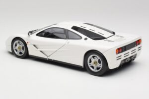 McLaren F1 Blanc Minichamps 1:18 530133424 Métal Moulé — image 7 sur 8