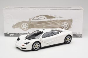 McLaren F1 Blanc Minichamps 1:18 530133424 Métal Moulé — image 8 sur 8