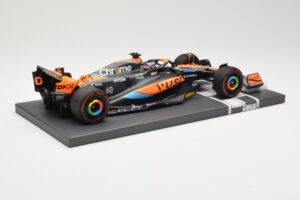 McLaren MCL60 #81 O. Piastri F1 2023 Minichamps 1:18 537231881 Métal Moulé — image 3 sur 6