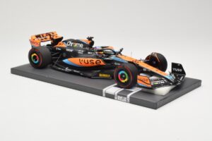 McLaren MCL60 #81 O. Piastri F1 2023 Minichamps 1:18 537231881 Métal Moulé — image 4 sur 6
