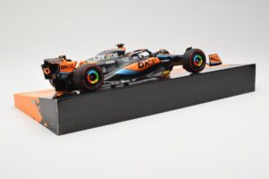 McLaren MCL60 #81 O. Piastri Australian GP 2023 Minichamps 1:18 533231881 Métal Moulé — image 3 sur 5