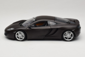 McLaren MP4-12C Matt Black Minichamps 1:18 110133021 Métal Moulé — image 4 sur 8