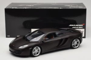 McLaren MP4-12C Matt Black Minichamps 1:18 110133021 Métal Moulé — image 8 sur 8