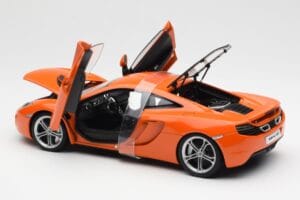 McLaren MP4-12C Orange AUTOart 1:18 76006 Métal Moulé — image 5 sur 8