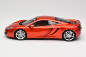 McLaren MP4-12C Orange Metallic Minichamps 1:18 110133020 Métal Moulé — image 4 sur 8