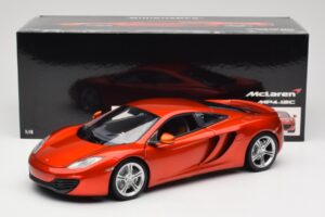 McLaren MP4-12C Orange Metallic Minichamps 1:18 110133020 Métal Moulé — image 8 sur 8