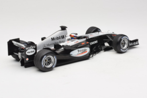 McLaren MP4-19 Mercedes J.P. Montoya Test Car 2005 Minichamps 1:18 533051880 Métal Moulé — image 2 sur 7
