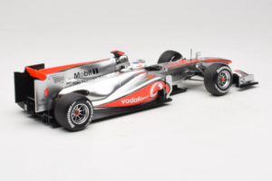 McLaren MP4-25 Mercedes #1 J. Button Vodafone McLaren Showcar F1 2010 Minichamps 1:18 530101801 Métal Moulé — image 2 sur 7