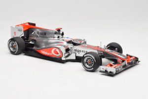McLaren MP4-25 Mercedes #1 J. Button Vodafone McLaren Showcar F1 2010 Minichamps 1:18 530101801 Métal Moulé — image 4 sur 7